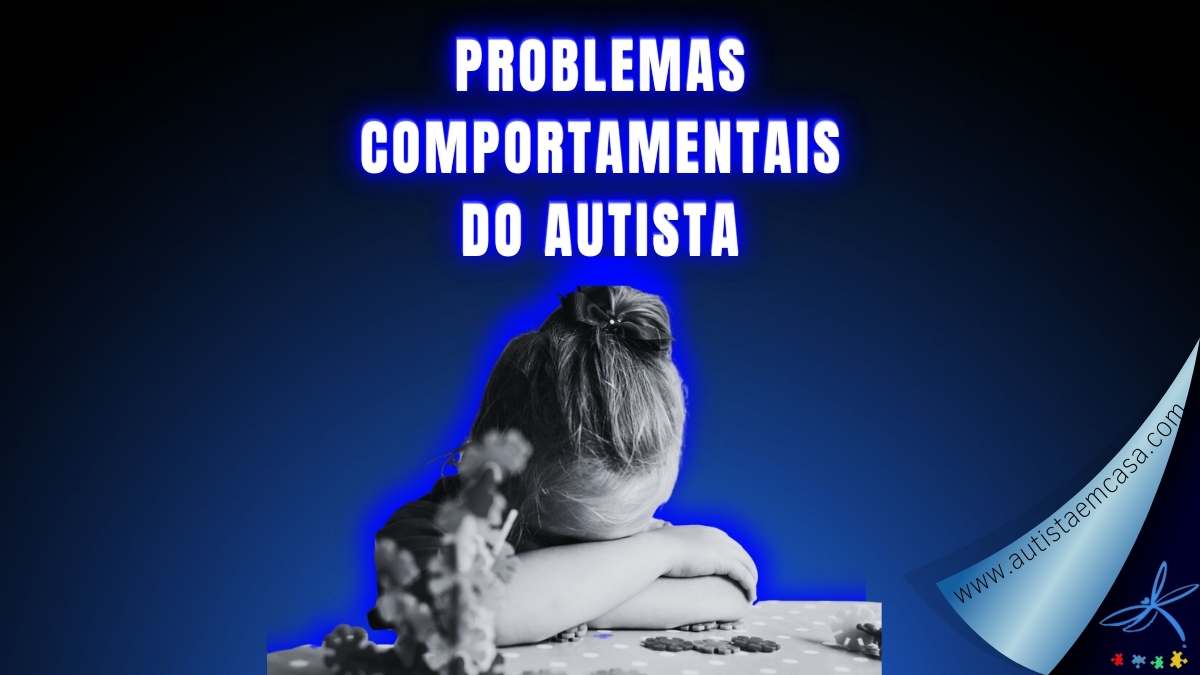 Menina debruçada sobre superficie, cobrindo o rosto entre os braços, cabelo amarrrado no topo da cabeça com um laço de fita. Representando Problemas comportamentais do autismo